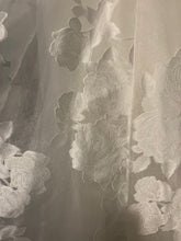 Load image into Gallery viewer, Amsale &#39;Wren, SKU: R353G&#39; wedding dress size-04 SAMPLE

