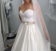 Load image into Gallery viewer, Ava Laurenne &#39;Addison&#39; wedding dress size-08 PREOWNED
