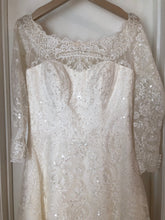 Load image into Gallery viewer, Oleg Cassini &#39;Off Shoulder Lace&#39; size 10 used wedding dress front view close up
