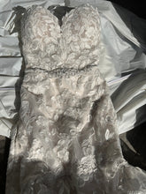 Load image into Gallery viewer, Paloma Blanca &#39;Not available&#39; wedding dress size-08 PREOWNED
