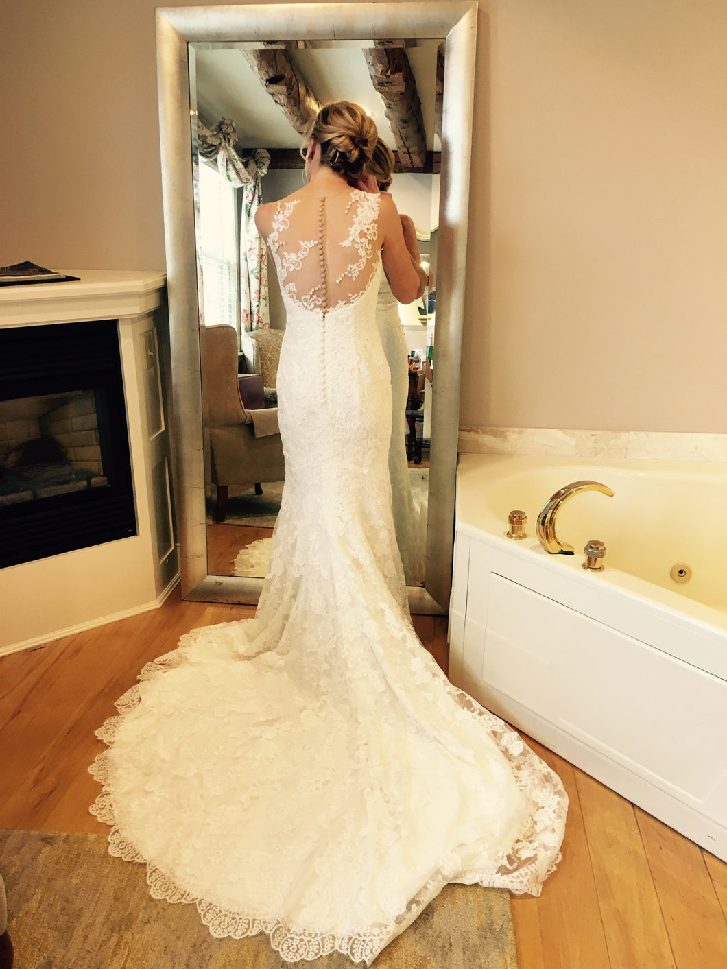 Pronovias 'Prunelle' size 2 used wedding dress back view on bride