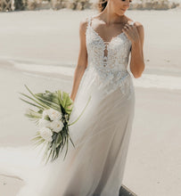 Load image into Gallery viewer, Allure Bridals &#39;Wilderly Hopw - F238&#39; wedding dress size-02 PREOWNED
