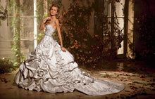 Load image into Gallery viewer, Eve of Milady &#39;4316&#39; - eve of milady - Nearly Newlywed Bridal Boutique - 1
