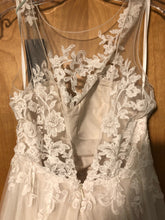 Load image into Gallery viewer, David Tutera for Mon Cheri &#39;Classic&#39; size 4 used wedding dress back view on hanger
