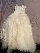 Load image into Gallery viewer, Watters &#39;Harmony&#39; wedding dress size-06 PREOWNED
