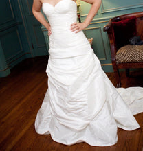 Load image into Gallery viewer, Priscilla of Boston &#39;Lucy Vy122&#39; wedding dress size-04 PREOWNED
