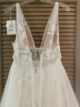 Load image into Gallery viewer, Watters &#39;Willowby Galatea&#39; wedding dress size-06 NEW
