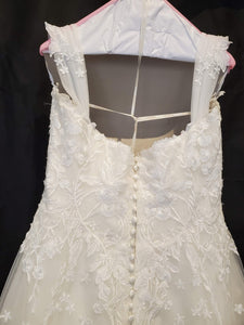 Pronovias 'Mambo' wedding dress size-12 PREOWNED