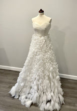 Load image into Gallery viewer, Monique Lhuillier &#39;Reese&#39; wedding dress size-06 SAMPLE
