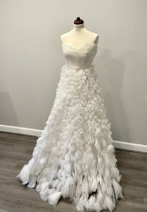 Monique Lhuillier 'Reese' wedding dress size-06 SAMPLE