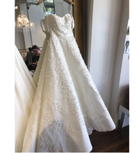 Load image into Gallery viewer, Anne Barge &#39;Confetti&#39; wedding dress size-06 PREOWNED
