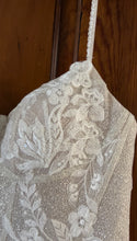 Load image into Gallery viewer, Essense of Australia &#39;D3486&#39; wedding dress size-14 NEW
