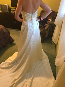Casablanca 'Diamond Collection' size 10 new wedding dress back view on bride