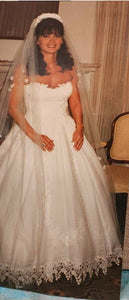  'Ball Gown' wedding dress size-08 PREOWNED