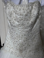 Load image into Gallery viewer, Sottero and Midgley &#39;Unknown&#39; wedding dress size-08 PREOWNED
