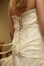 Load image into Gallery viewer, Alfred Angelo &#39;Ariel&#39; size 6 used wedding dress back view on bride

