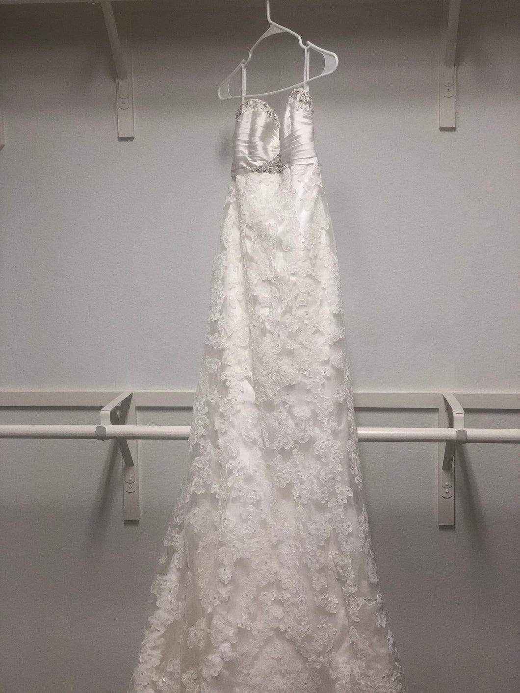 Maggie Sottero 'Sweetheart Neckline' wedding dress size-08 PREOWNED