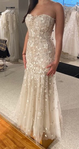 Monique Lhuillier 'Elena' wedding dress size-06 SAMPLE