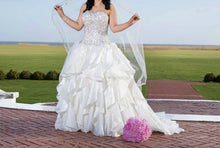 Load image into Gallery viewer, Pnina Tornai &#39;Lace Corset with Swarovski crystals&#39; wedding dress size-10 PREOWNED
