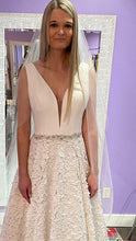 Load image into Gallery viewer, Maggie Sottero &#39;Richardson 22SN582A01&#39; wedding dress size-06 NEW
