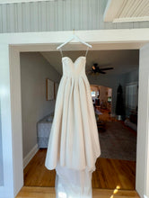 Load image into Gallery viewer, Kelly Faetanini &#39;Calypso&#39; wedding dress size-00 PREOWNED
