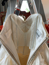 Load image into Gallery viewer, Anna Maier &#39;Anna&#39; wedding dress size-08 PREOWNED
