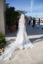 Load image into Gallery viewer, Oleg Cassini &#39;747&#39; size 6 used wedding dress back view on bride

