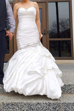 Load image into Gallery viewer, Allure Bridals &#39;9007&#39; wedding dress size-08 PREOWNED
