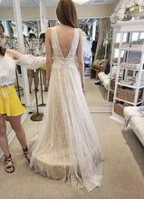 Load image into Gallery viewer, Narin Moda &#39;1024&#39; size 8 new wedding dress back view on bride
