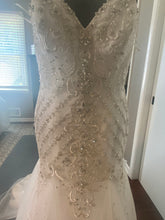 Load image into Gallery viewer, Private Collection &#39;18978&#39; wedding dress size-08 SAMPLE

