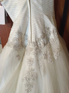 Oleg Cassini 'Megan Bross' wedding dress size-08 NEW