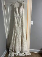 Load image into Gallery viewer, Oleg Cassini &#39;XTCWG808&#39; wedding dress size-04 PREOWNED
