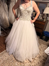 Load image into Gallery viewer, private label signature collection &#39;F04014468&#39; wedding dress size-12 NEW
