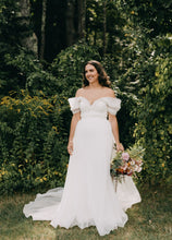 Load image into Gallery viewer, NEWHITE &#39;B.B. Dress and A. Overskirt&#39; wedding dress size-10 PREOWNED
