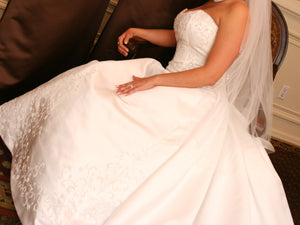 Demetrios 'RN 98249' size 10 used wedding dress side view on bride