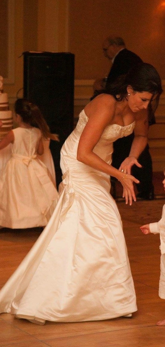 Monique Lhuillier 'Meringue Corset /Magical Trumpet Skirt' size 10 used wedding dress side view on bride