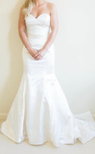 Load image into Gallery viewer, Justin Alexander &#39;8659 Regal Satin Mermaid Bridal Gown&#39; wedding dress size-08 PREOWNED
