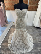 Load image into Gallery viewer, Monique Lhuillier &#39;Farren&#39; wedding dress size-06 SAMPLE
