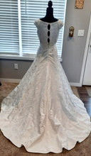 Load image into Gallery viewer, sassi holford &#39;Grace&#39; wedding dress size-06 NEW
