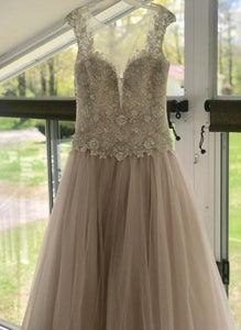 David Tutera for Mon Cheri 'Idalia' size 8 new wedding dress front view on hanger