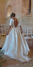 Load image into Gallery viewer, Manu Garcia &#39;Oporto&#39; wedding dress size-04 PREOWNED
