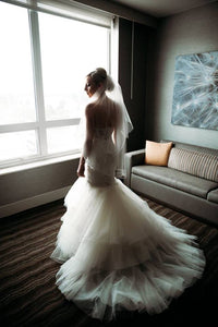 Enzoani 'Irvine' size 4 used wedding dress back view on bride