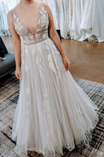 Load image into Gallery viewer, Watters &#39;Galatea Willowby&#39; wedding dress size-06 NEW
