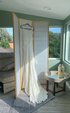 Load image into Gallery viewer, Floravere &#39;A. Hall&#39; wedding dress size-08 NEW
