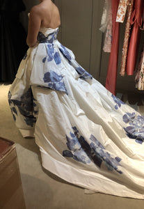 Monique Lhuillier 'Resort' size 6 new wedding dress side view on bride