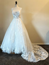 Load image into Gallery viewer, Allure Bridals &#39;#9912&#39; wedding dress size-14 NEW
