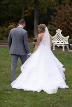 Load image into Gallery viewer,  &#39;ball gown&#39; wedding dress size-06 PREOWNED
