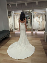Load image into Gallery viewer, Antonio Gual &#39;Samantha Dress&#39; wedding dress size-00 PREOWNED
