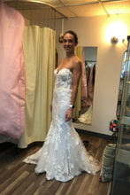 Load image into Gallery viewer, Monique Lhuillier &#39;Willow dress&#39; wedding dress size-04 PREOWNED
