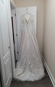 Amanda's  '974 / LAL' wedding dress size-20W NEW
